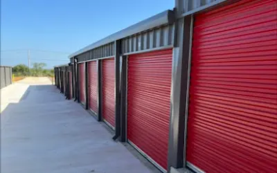 725 Self Storage at 150 Naumann Rd, Seguin, TX