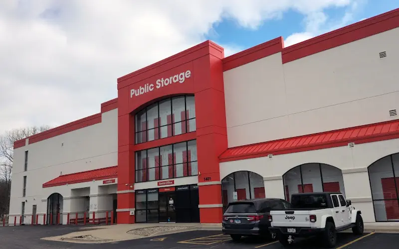 Public Storage at 1401 N Green Bay Rd, Waukegan, IL