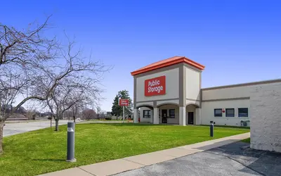 Public Storage at 1600 E Davis St, Arlington Heights, IL