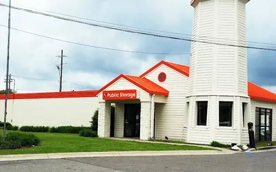 Public Storage at 19350 Eight Mile W, Southfield, MI