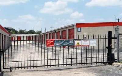 Public Storage at 31 Meadowland, Universal City, TX