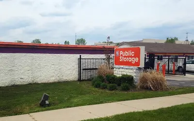 Public Storage at 34050 W 9 Mile Rd, Farmington, MI