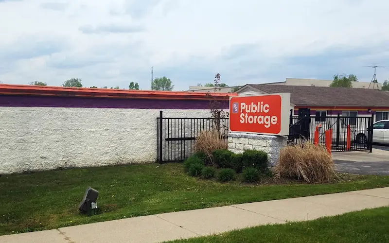 Public Storage at 34050 W 9 Mile Rd, Farmington, MI