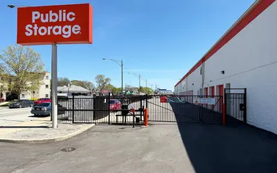 Public Storage at 5778 N Northwest Hwy, Chicago, IL