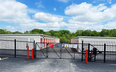 Public Storage at 945 N Farnsworth Ave, Aurora, IL