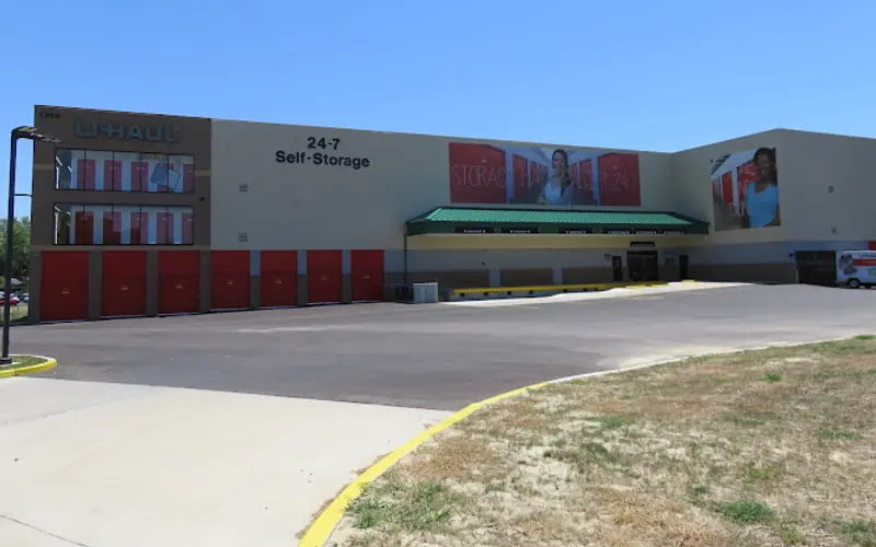 U-Haul Moving & Storage of Florissant II at 1350 N Hwy 67, Florissant, MO